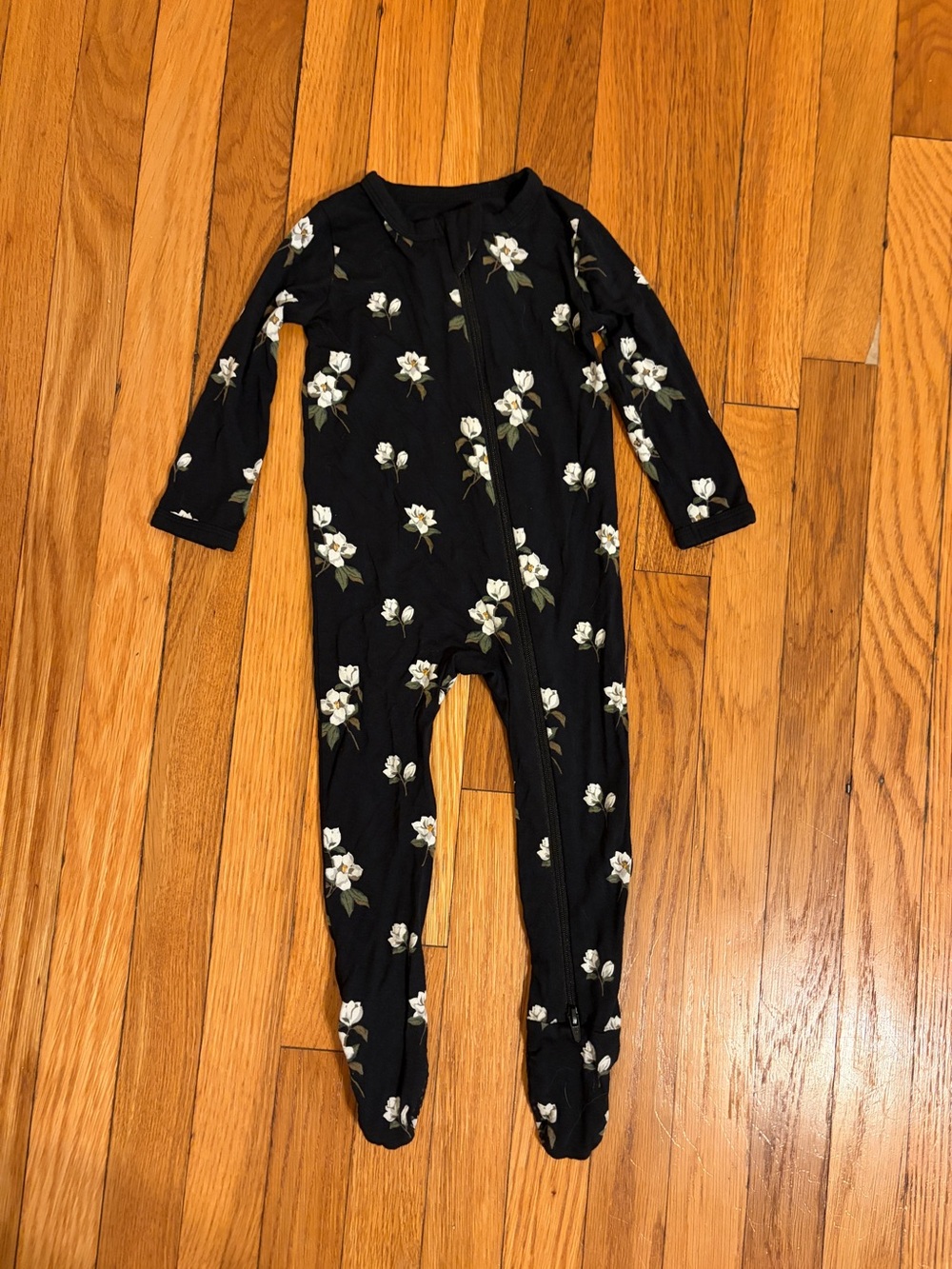 Kyte Baby Like New Midnight Magnolia Footed Sleeper Pajamas Bamboo Sz 6-12 Mo
